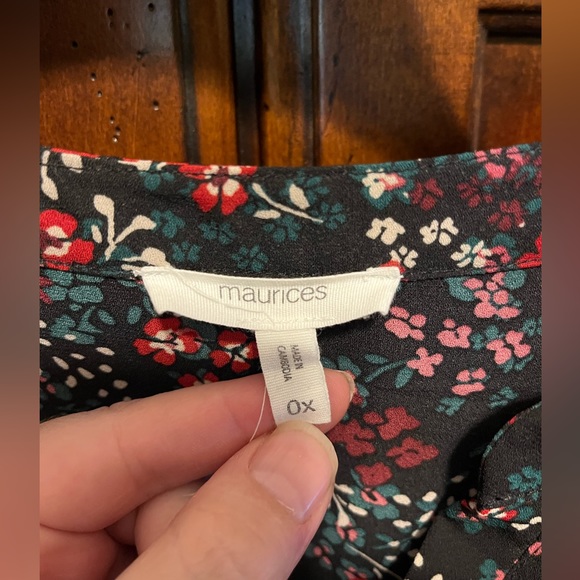 Maurice’s size 0X blouse, black red floral print - Picture 3 of 5